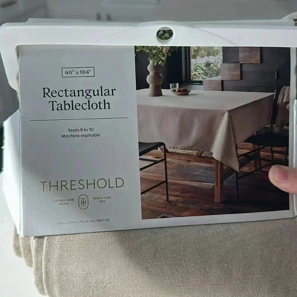 NWT THRESHOLD‎ TABLECLOTH